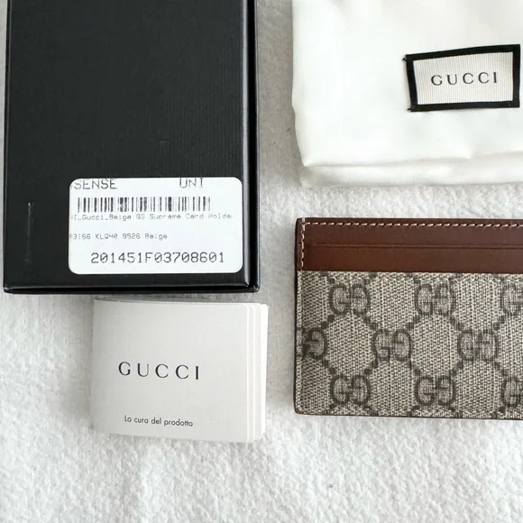 Gucci Beige GG Supreme Card Holder - Picture 2 of 12